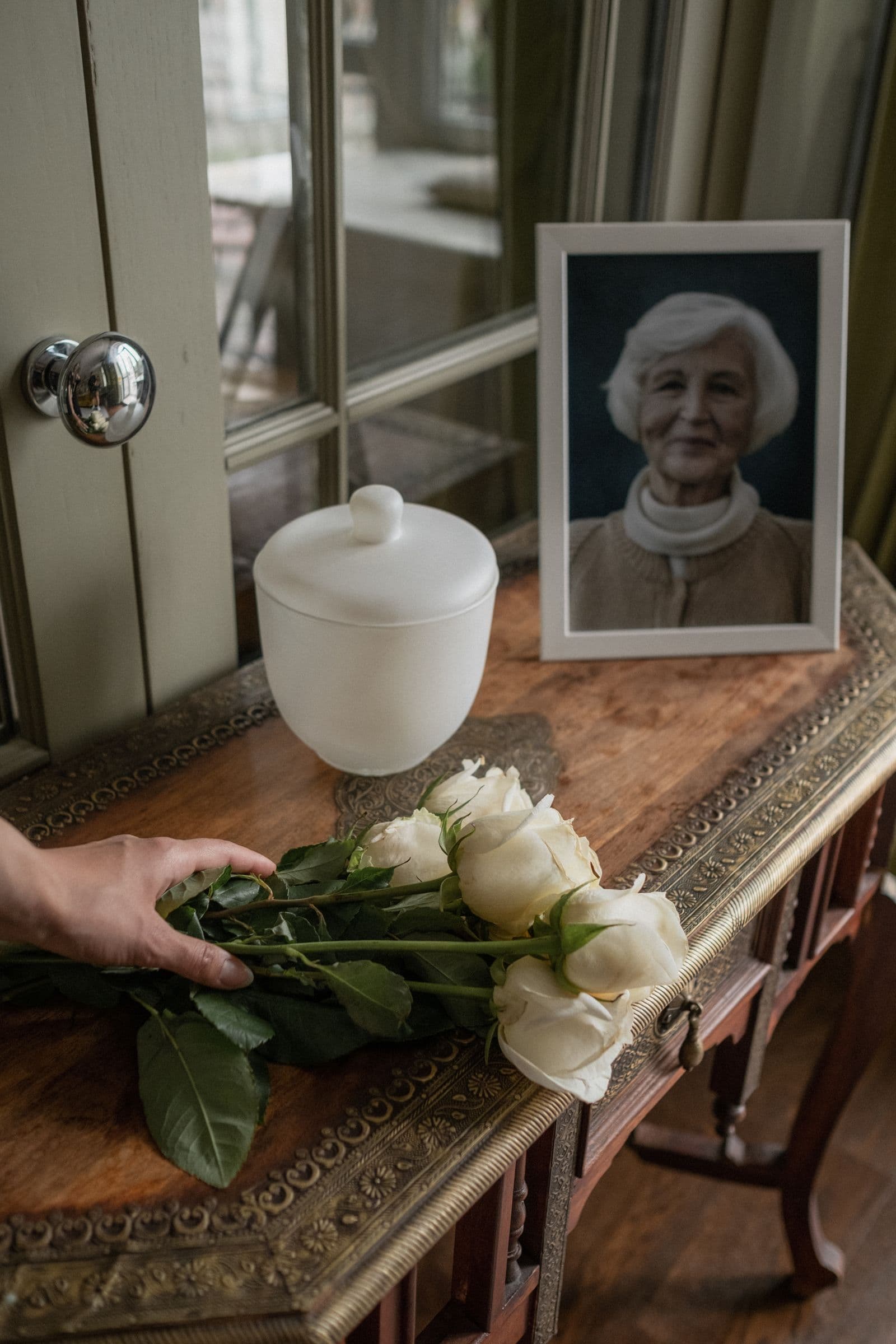 How to Prepare an Obituary Photo for the Newspaper