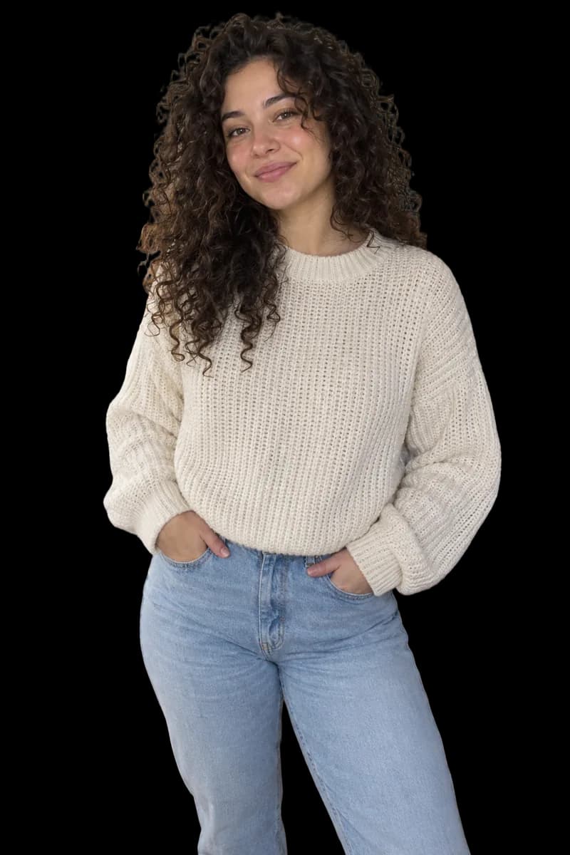 المرأة نفسها مقصوصة على خلفية شفافة