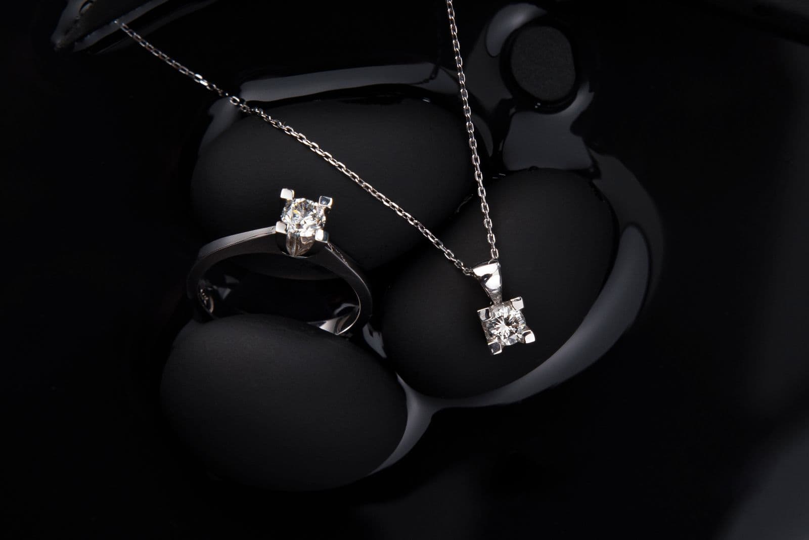 Jewelry Photography: Shoot Small, Shiny Products That Sell