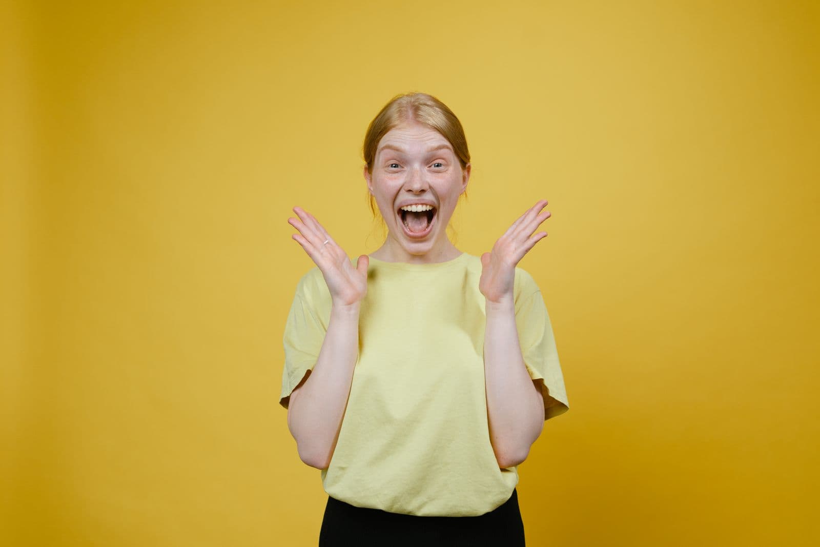 YouTube Thumbnail Formula: Face Cutout + Bold Background + Big Text