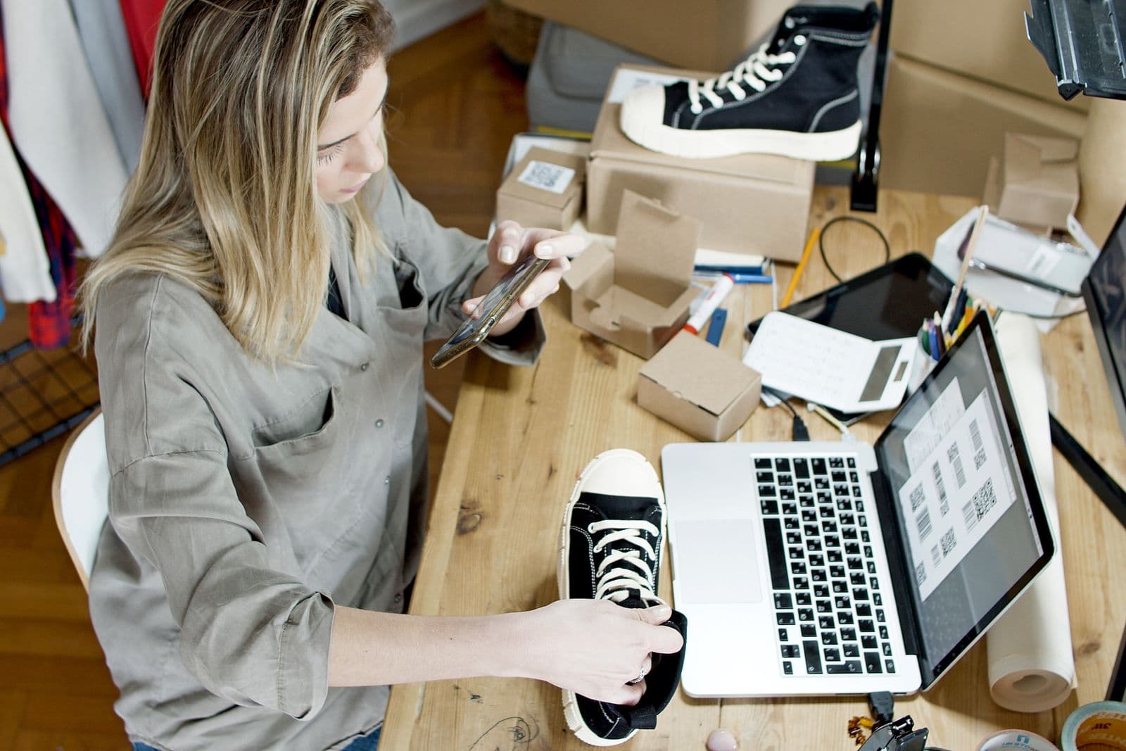 Dropshipping Photos: Make Supplier Images Your Own